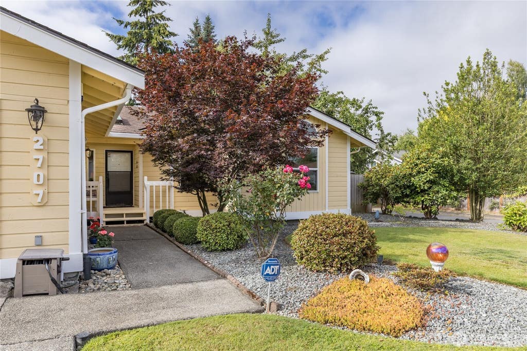 Photo of 2707 S 366th Place, Federal Way, WA 98003 (MLS # 2549325)