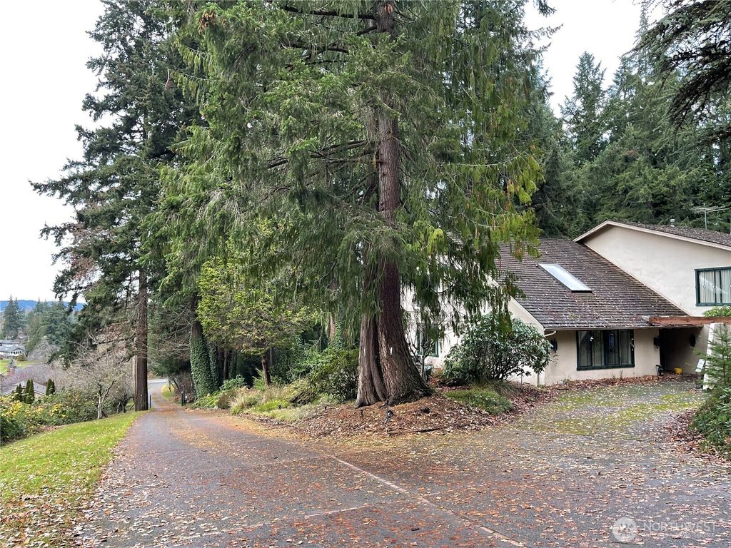 Photo of 18335 NE 24th Street, Redmond, WA 98052 (MLS # 2340456)