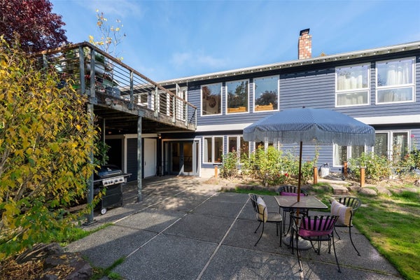 8215 NE 115TH PL, KIRKLAND, WA 98034 - Image aff2eaeb93252a7cc9f78fbe953a1069/3119185694