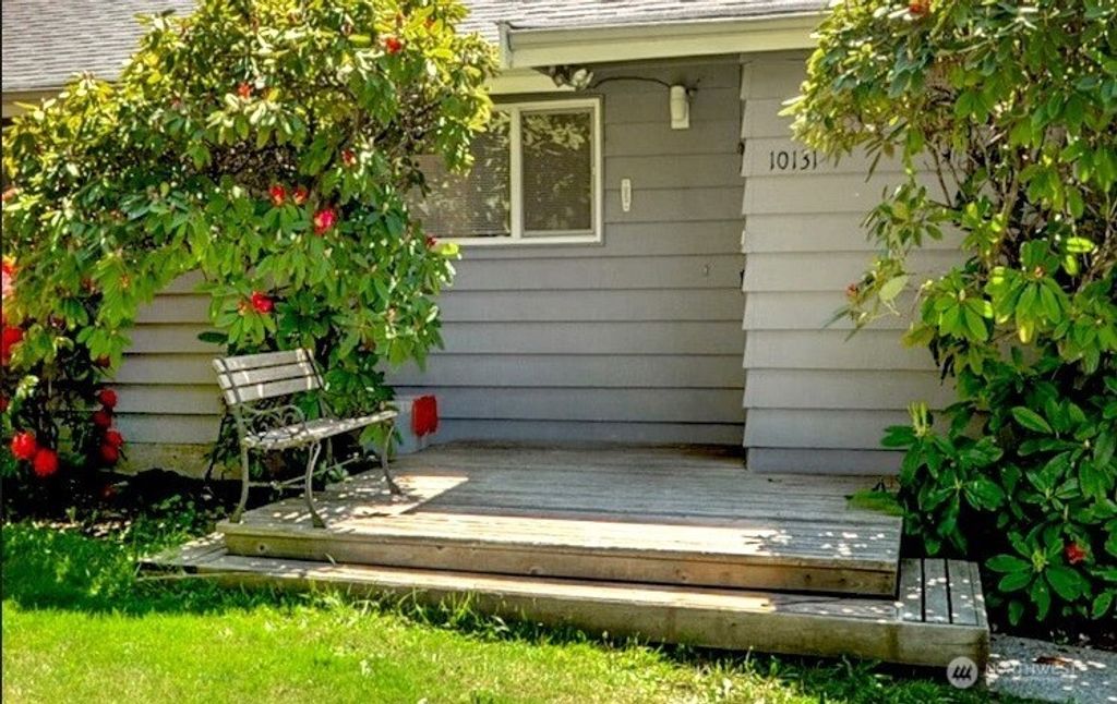 Photo of 10131 NE 192nd Street, Bothell, WA 98011 (MLS # 2372668)