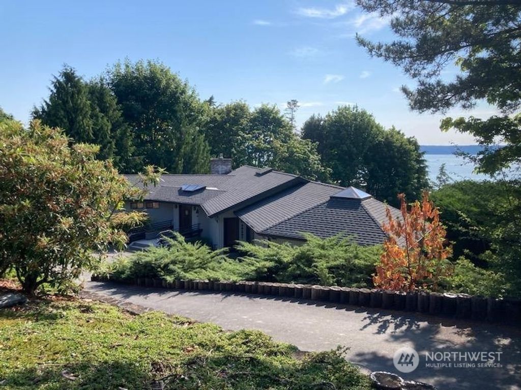Photo of 18257 8th Avenue SW, Normandy Park, WA 98166 (MLS # 2132587)