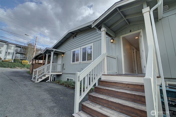 9840 NE 116TH ST APT 4, KIRKLAND, WA 98034 - Image affc878e677408b5a8a1e5c984dc16cd/422575032