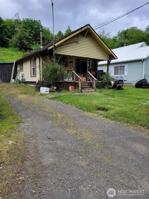 Photo of 1534 Larch Street, Raymond, WA 98577 (MLS # 2533001)