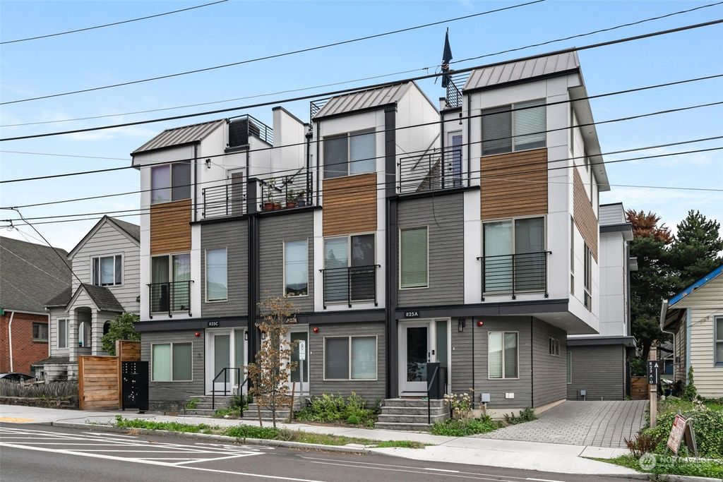 Photo of 823 NE 70th Street #C, Seattle, WA 98115 (MLS # 2326914)