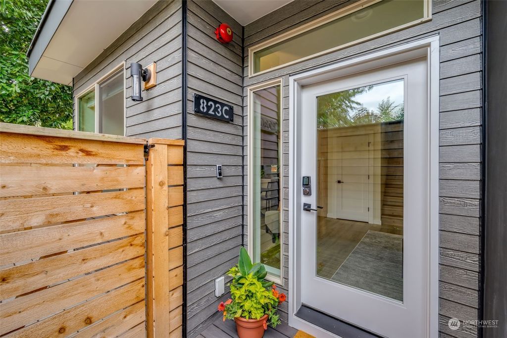 Photo of 823 NE 70th Street #C, Seattle, WA 98115 (MLS # 2326914)