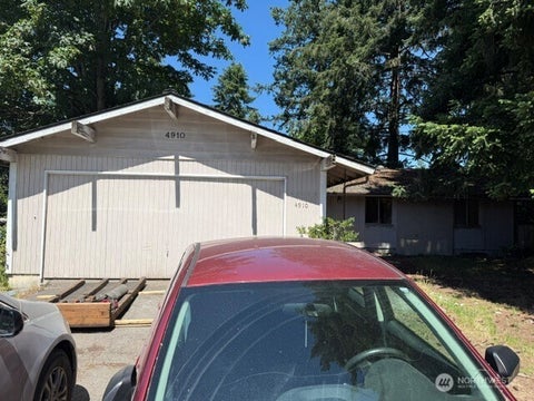 Photo of 4910 NE 1st Court, Renton, WA 98059 (MLS # 2558339)