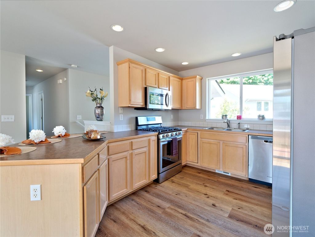 Photo of 2409 NE 11th Court, Renton, WA 98056 (MLS # 2439075)