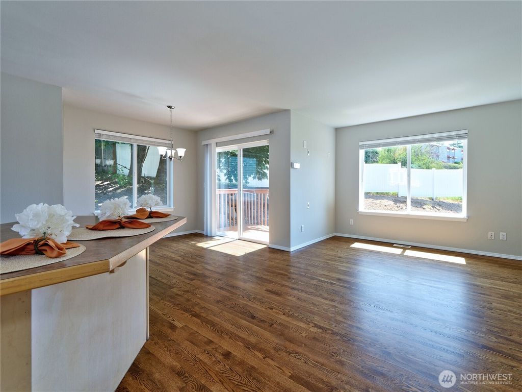 Photo of 2409 NE 11th Court, Renton, WA 98056 (MLS # 2439075)