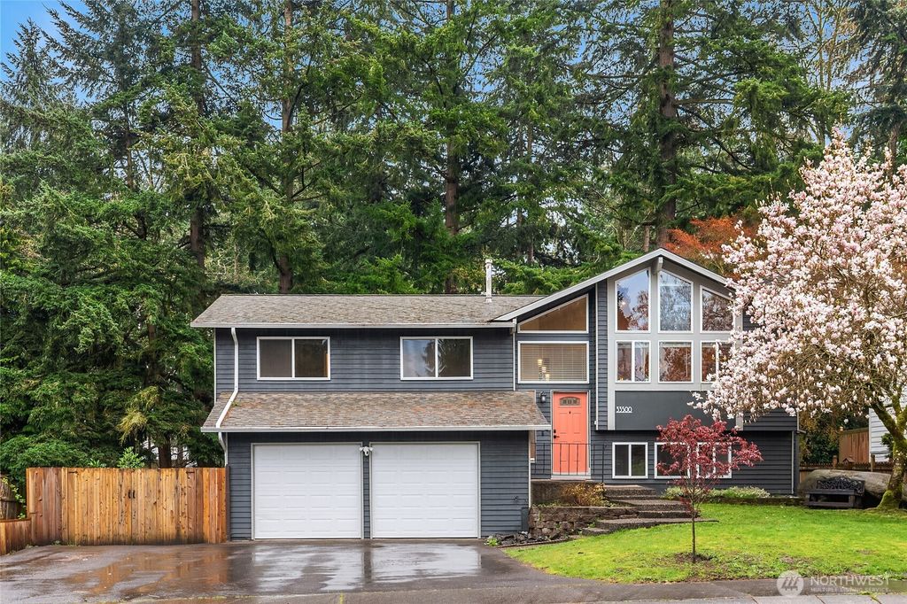 Photo of 33500 PL SW 33rd Pl, Federal Way, WA 98023 (MLS # 2502433)