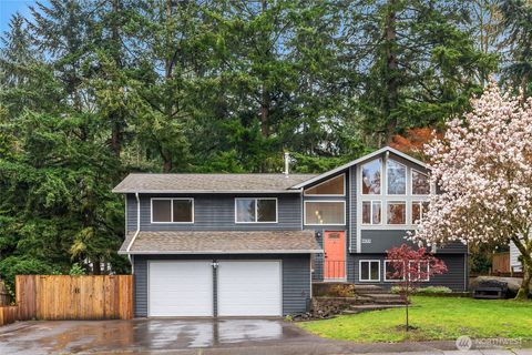 Photo of 33500 PL SW 33rd Pl, Federal Way, WA 98023 (MLS # 2502433)