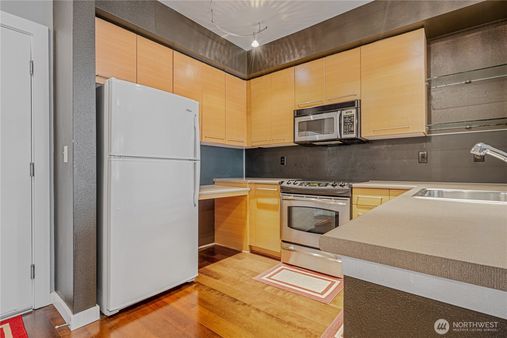 1410 E Pine Street W224