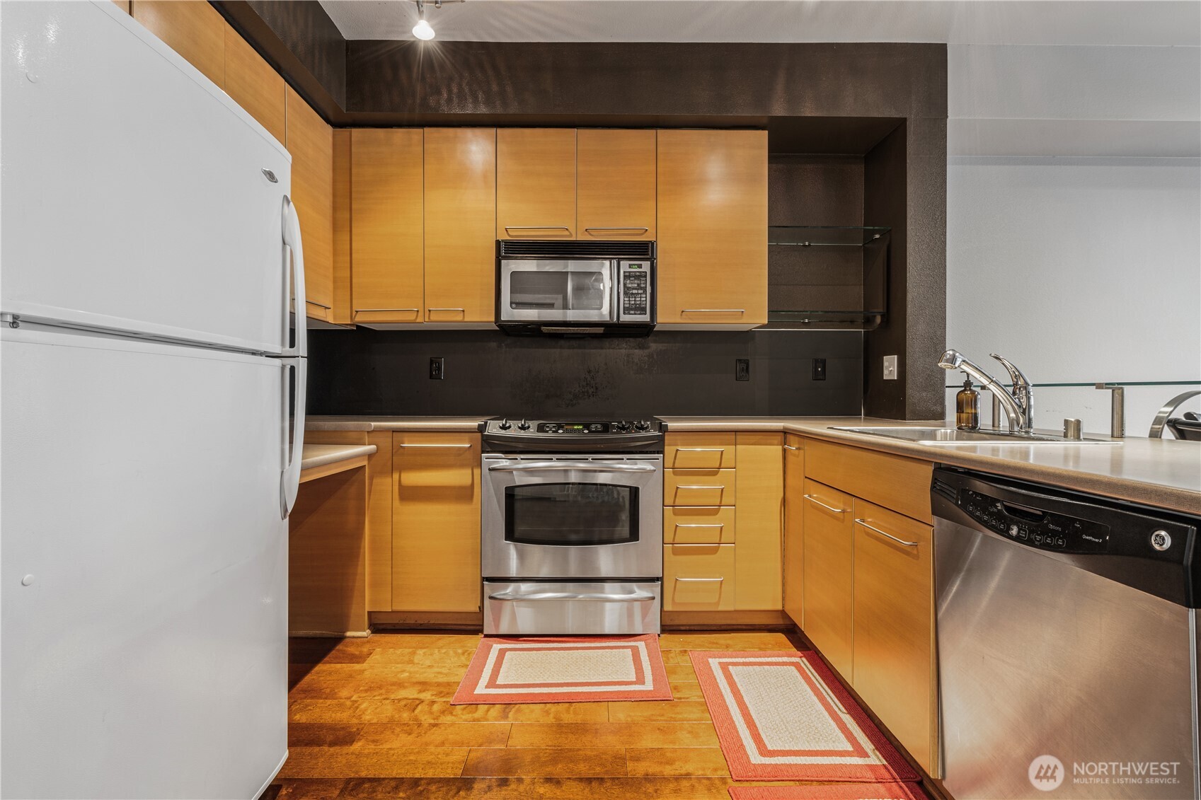 1410 E Pine Street W224