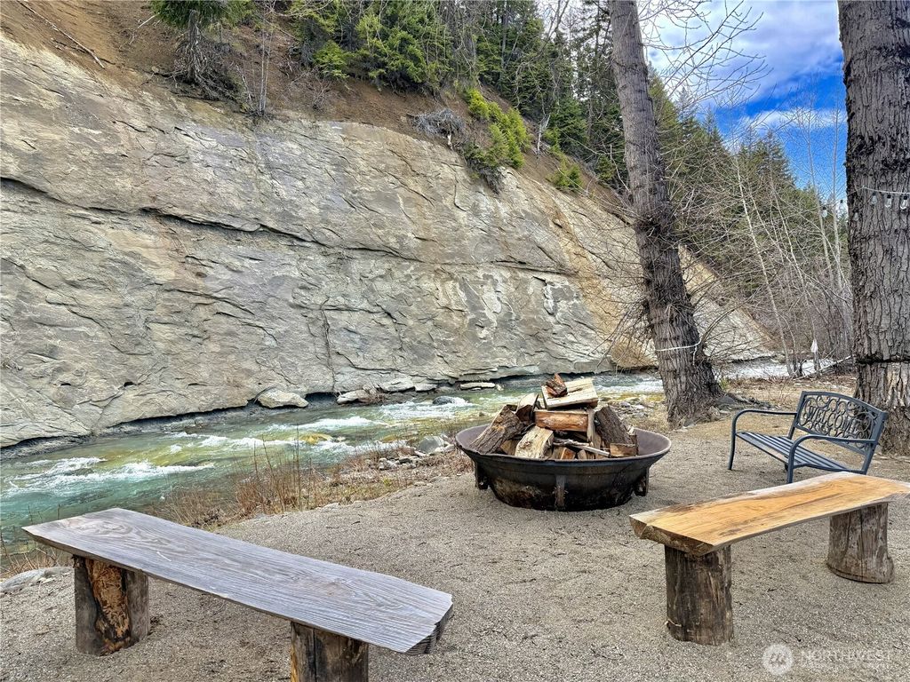 Photo of 4010 Teanaway Middle Fork Road, Cle Elum, WA 98922 (MLS # 2502589)