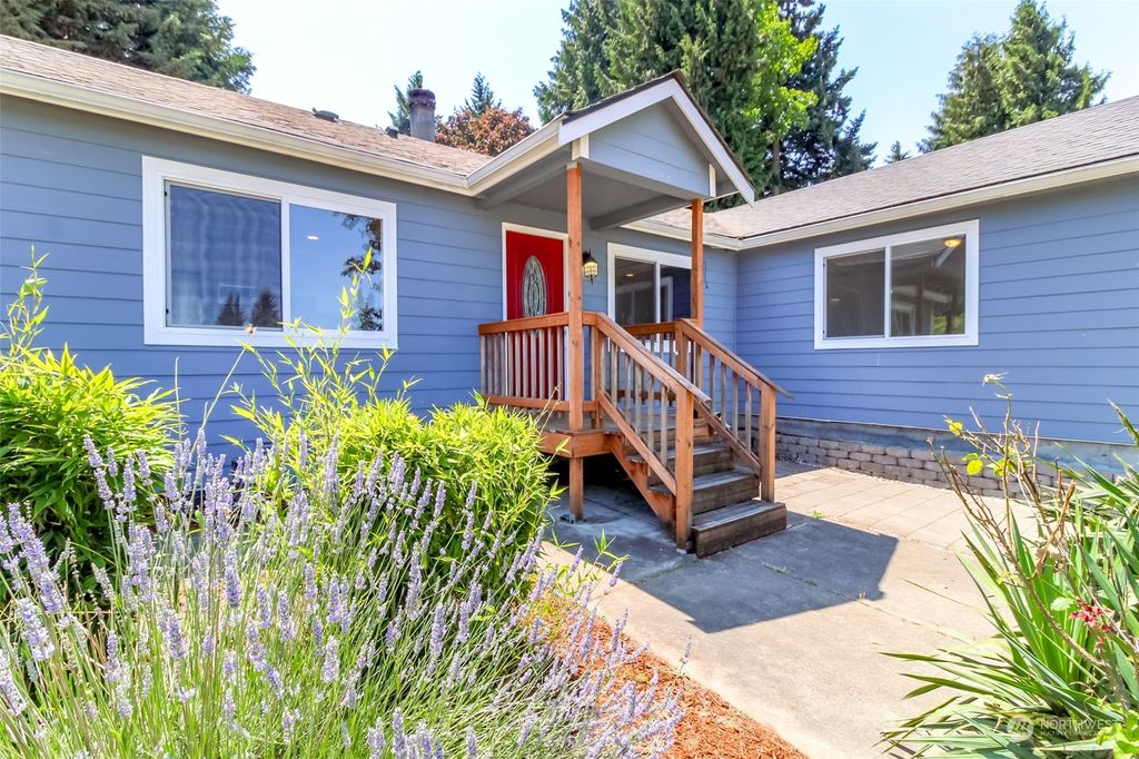 Photo of 16215 34th Avenue S, SeaTac, WA 98188 (MLS # 2135776)