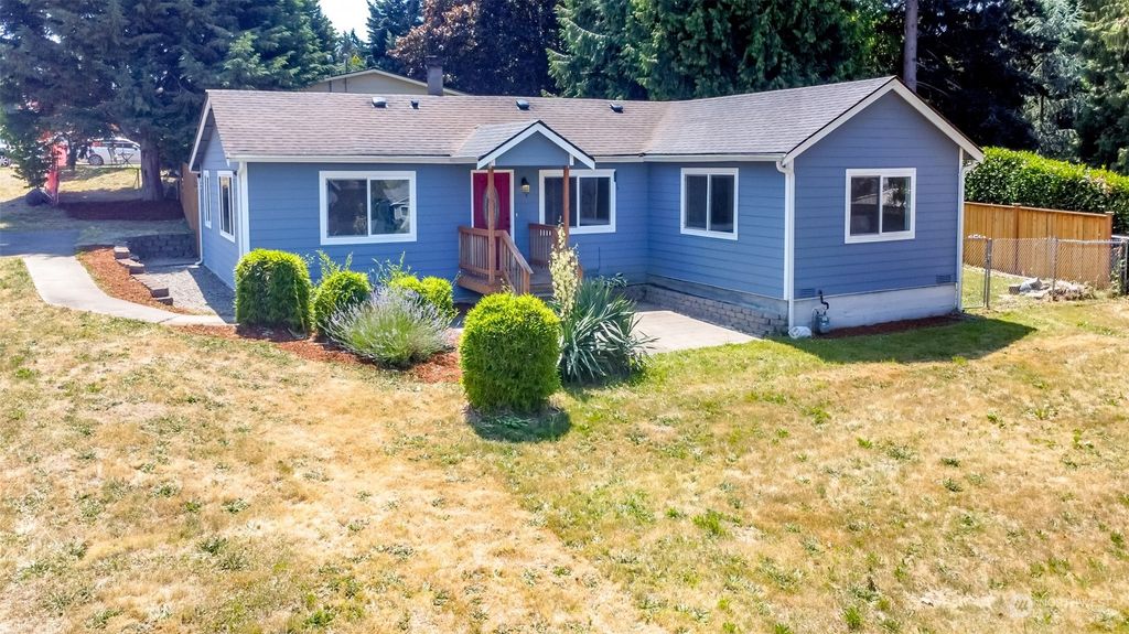 Photo of 16215 34th Avenue S, SeaTac, WA 98188 (MLS # 2135776)