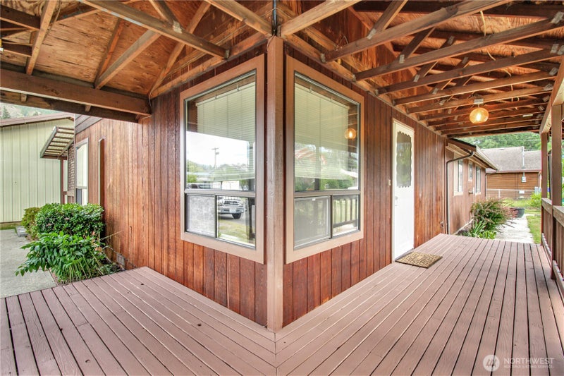 930 Commercial Avenue