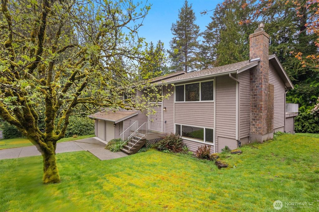 Photo of 19711 41st Avenue NE, Lake Forest Park, WA 98155 (MLS # 2358268)