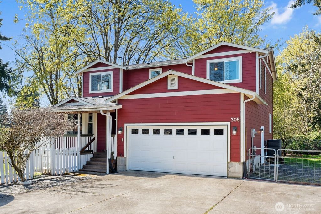 Photo of 305 Denny Way, Centralia, WA 98531 (MLS # 2505868)