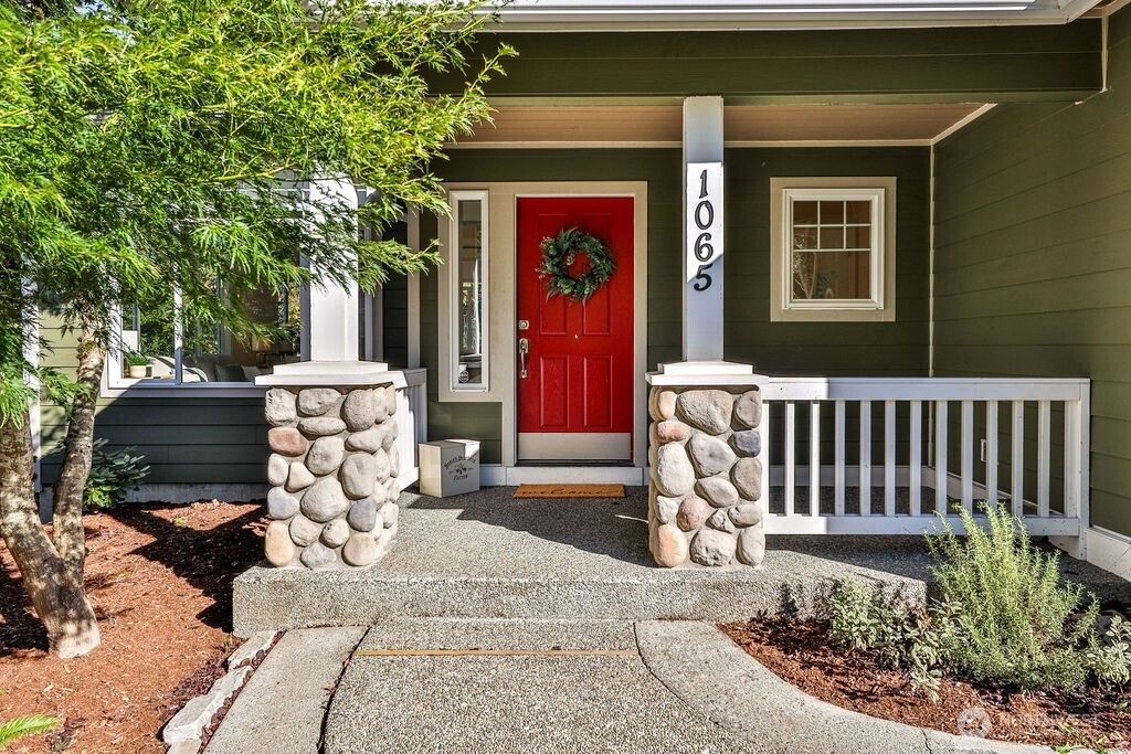Photo of 1065 SW 12th Street, North Bend, WA 98045 (MLS # 2435020)