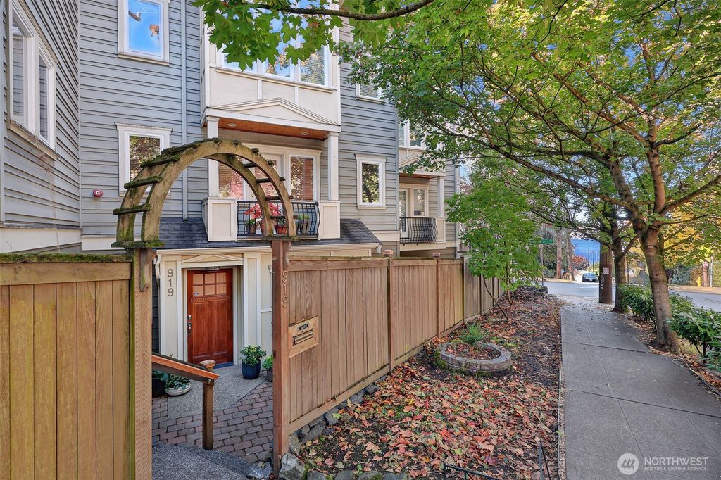 Photo of 919 Belmont Avenue E, Seattle, WA 98102 (MLS # 2449190)
