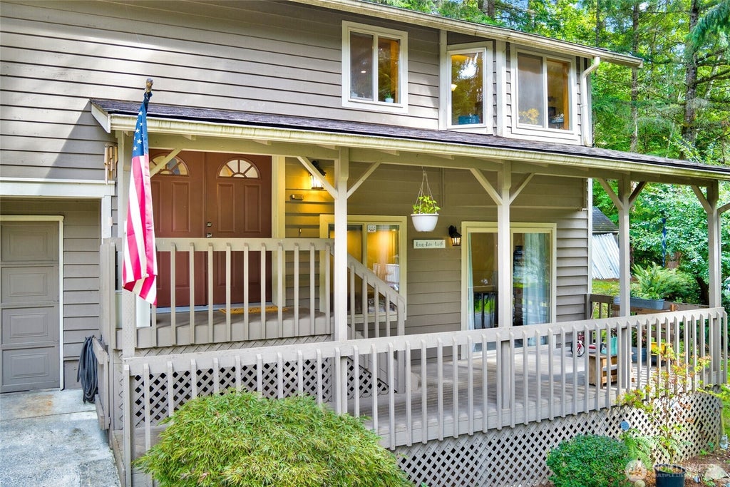 Photo of 12831 184th Drive SE, Snohomish, WA 98290 (MLS # 2583942)