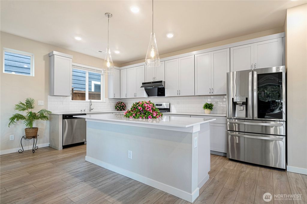 Photo of 23827 SE 115TH PL Pl SE, Kent, WA 98031 (MLS # 2441417)