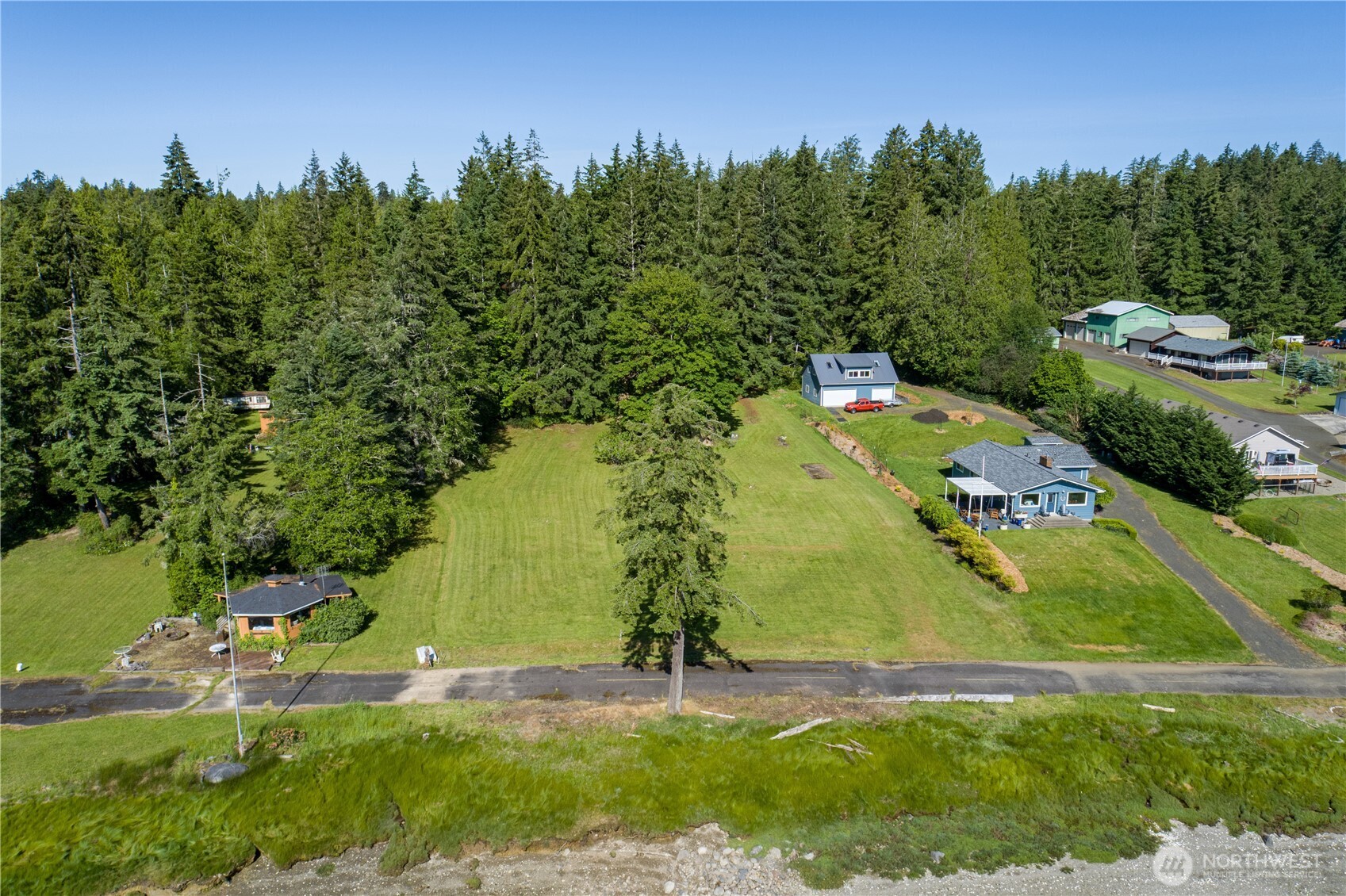 3081 E Pickering Rd