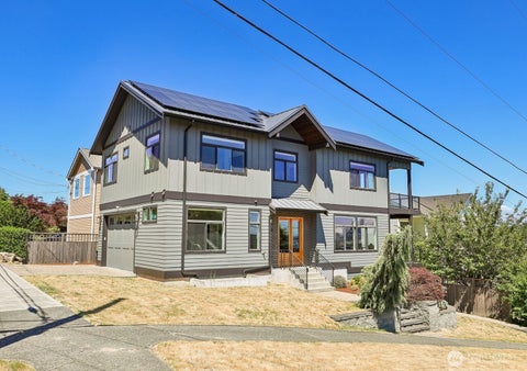 Photo of 2460 W Lynn Street, Seattle, WA 98199 (MLS # 2537899)