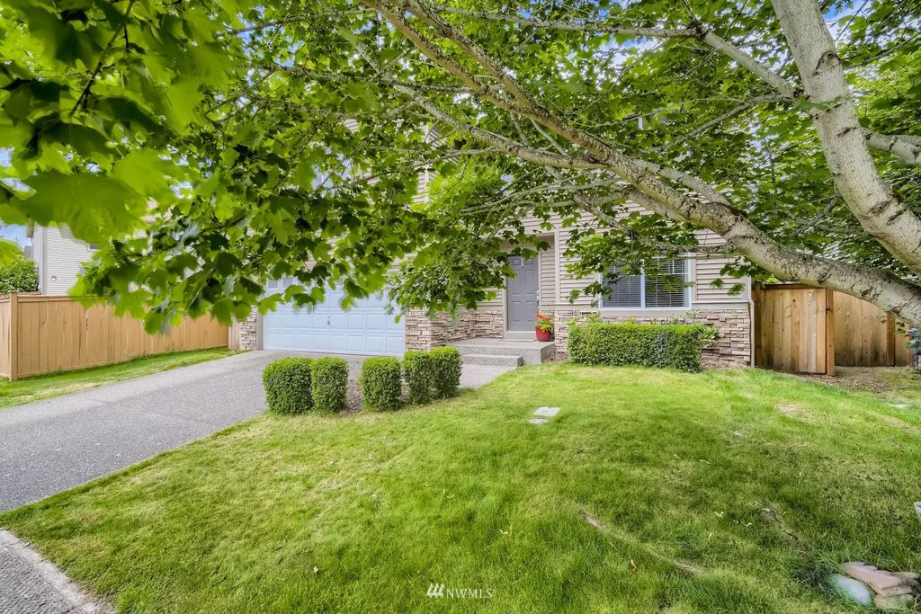 Photo of 2123 250th Place SE, Sammamish, WA 98075 (MLS # 1968616)