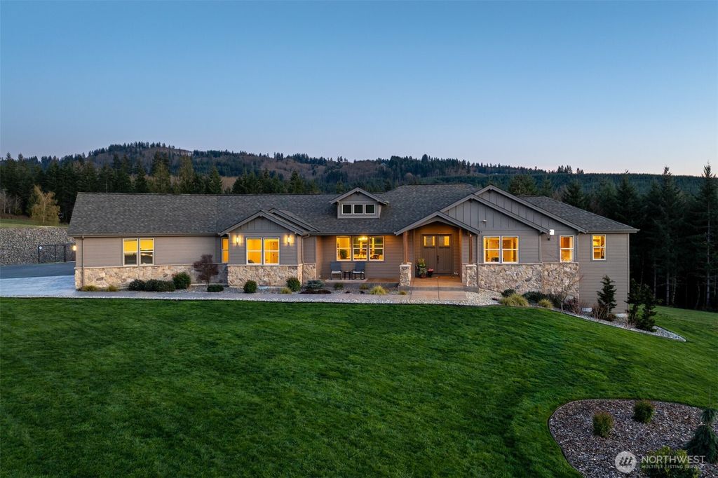 Photo of 300 Cross Creek Road, Kelso, WA 98626 (MLS # 2503224)