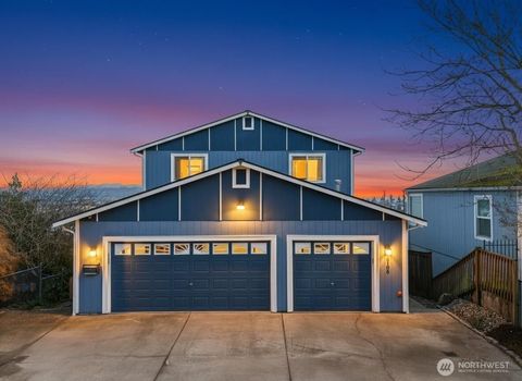 Photo of 3108 E Valley View Terrace, Tacoma, WA 98404 (MLS # 2480356)