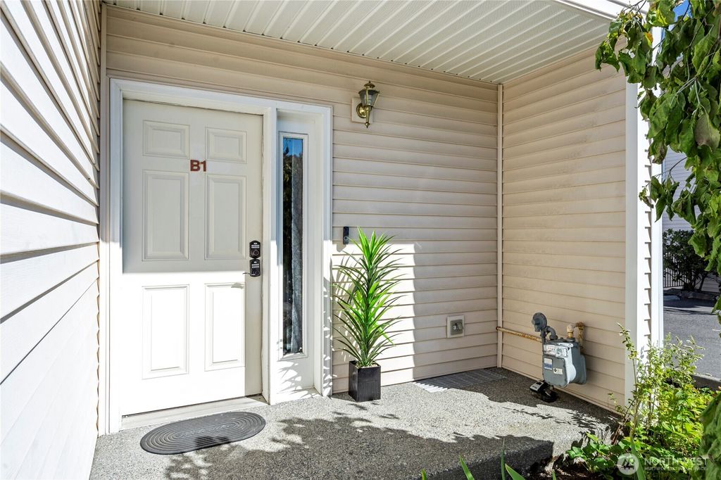 Photo of 3109 156th Street SW #B1, Lynnwood, WA 98087 (MLS # 2424514)