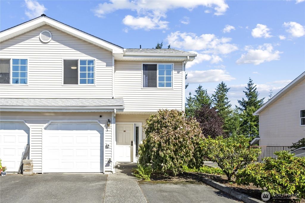 Photo of 3109 156th Street SW #B1, Lynnwood, WA 98087 (MLS # 2424514)