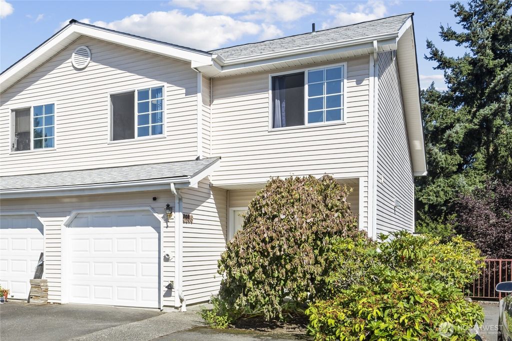 Photo of 3109 156th Street SW #B1, Lynnwood, WA 98087 (MLS # 2424514)
