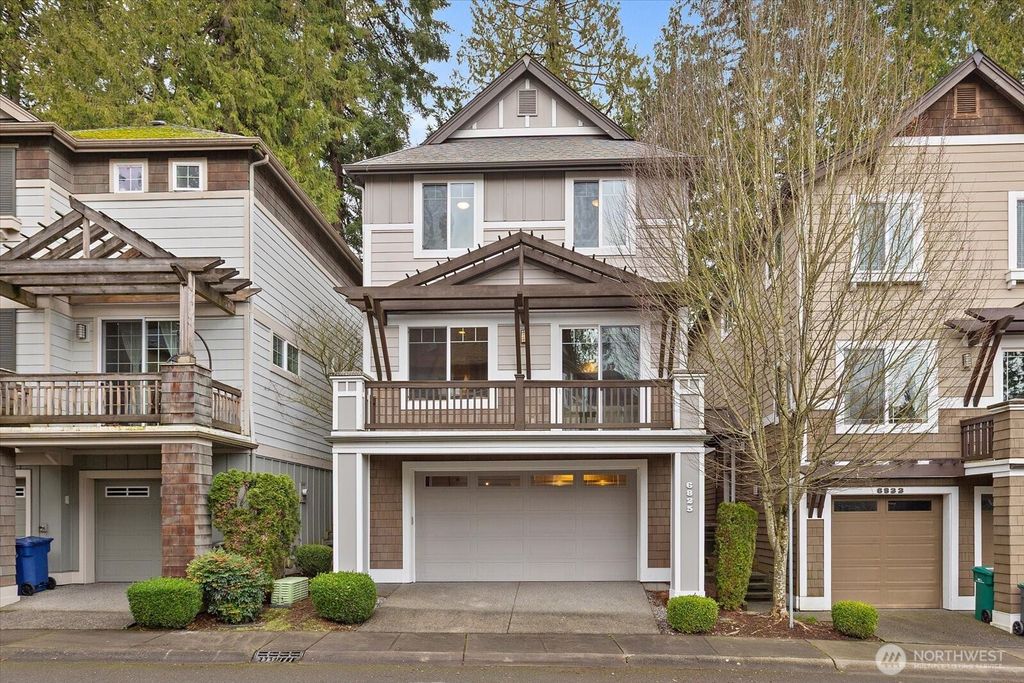 Photo of 6825 156th Place NE, Redmond, WA 98052 (MLS # 2475966)