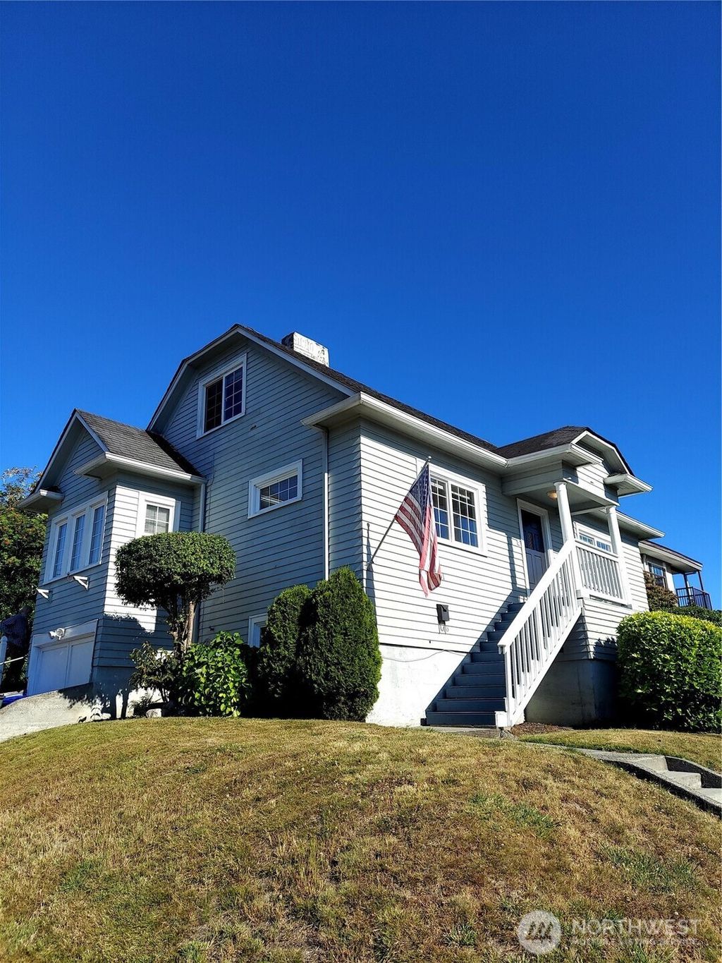 Photo of 2001 Grand Avenue, Everett, WA 98201 (MLS # 2410334)