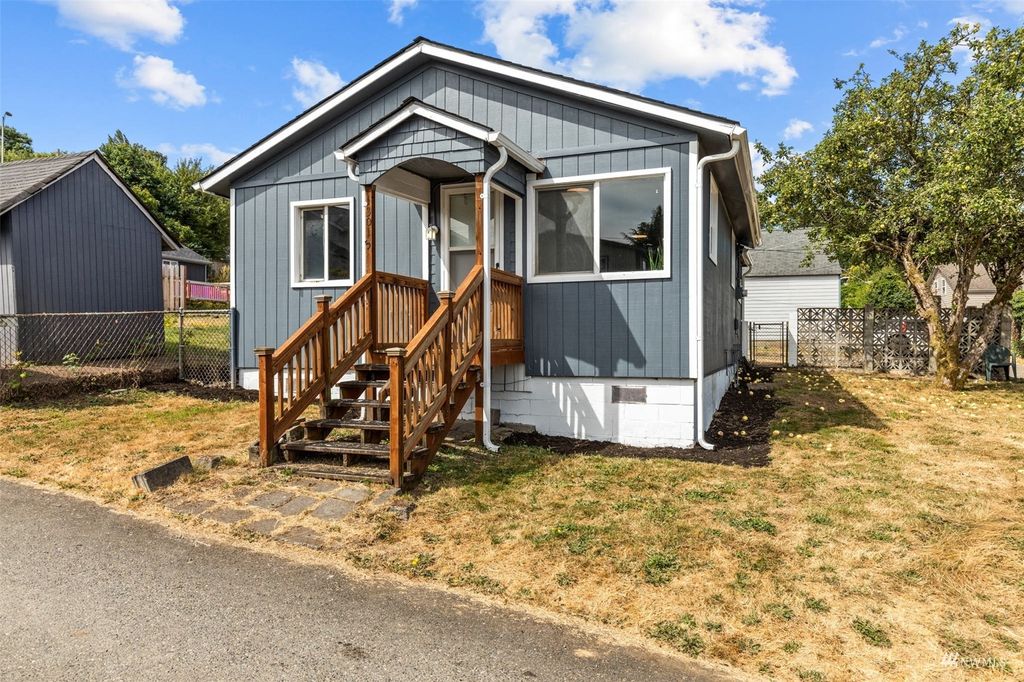 Photo of 13015 37th Avenue S, Tukwila, WA 98168 (MLS # 1981720)