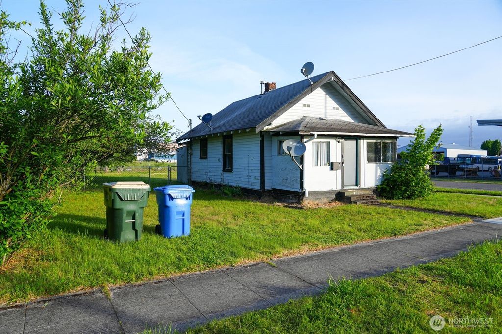 Photo of 301 S Gold Street, Centralia, WA 98531 (MLS # 2526596)