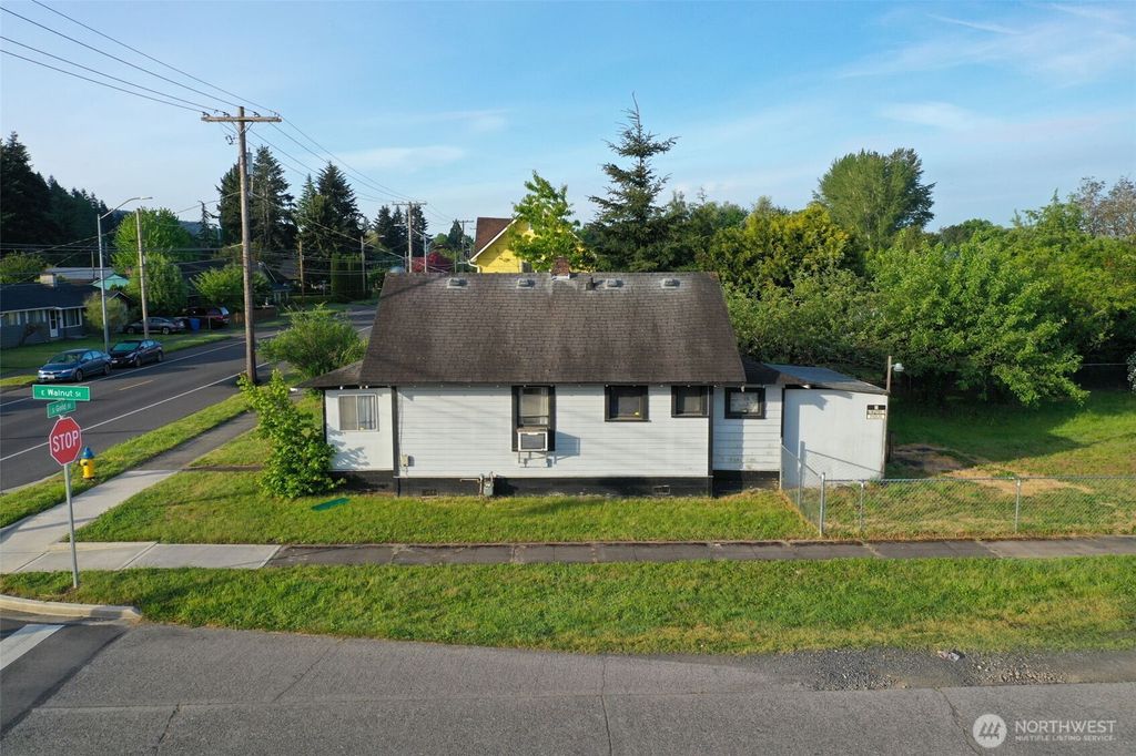 Photo of 301 S Gold Street, Centralia, WA 98531 (MLS # 2526596)