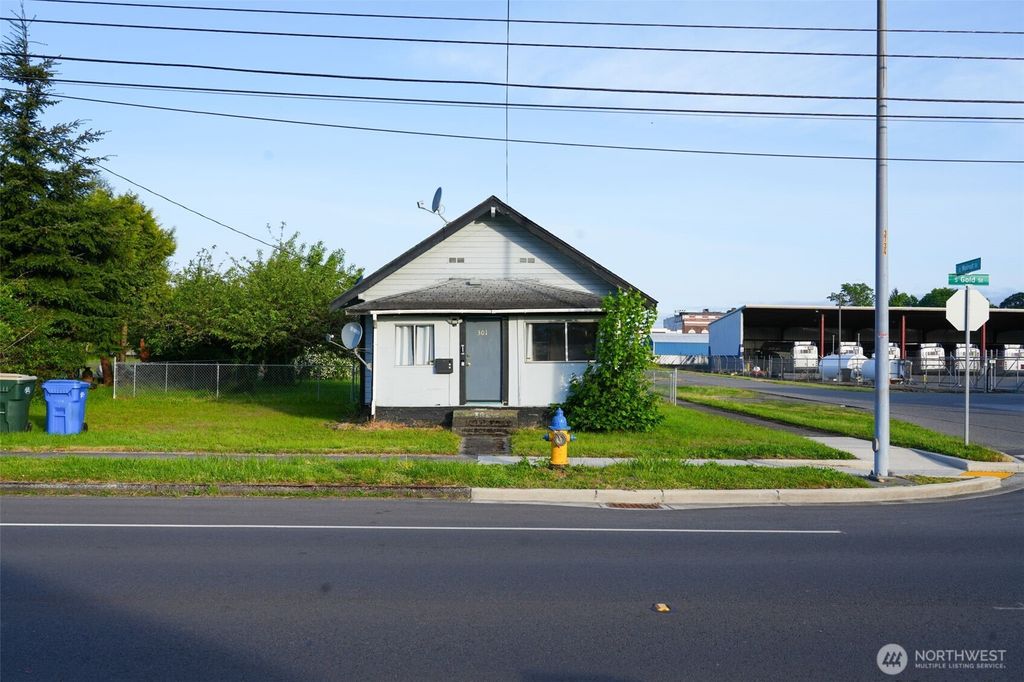 Photo of 301 S Gold Street, Centralia, WA 98531 (MLS # 2526596)