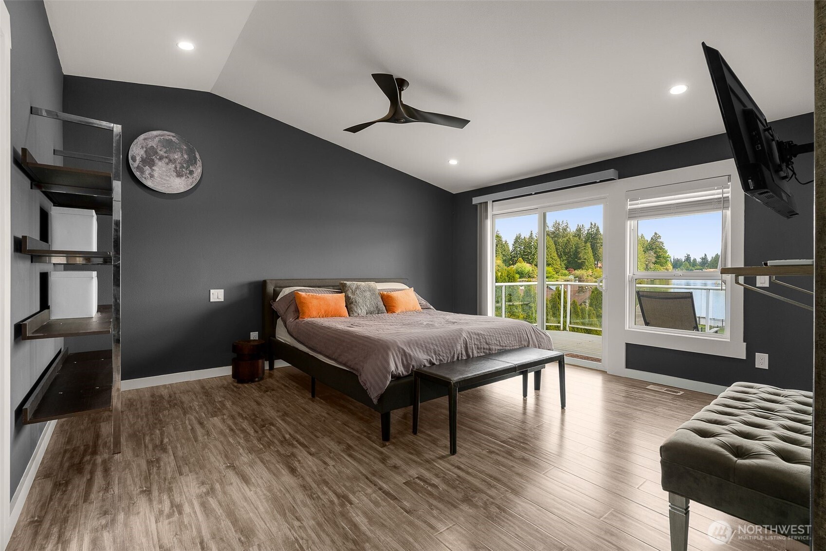 Lynnwood, Washington 98087, United States, 4 Bedrooms Bedrooms, ,4 BathroomsBathrooms,Residential,Pending,129433