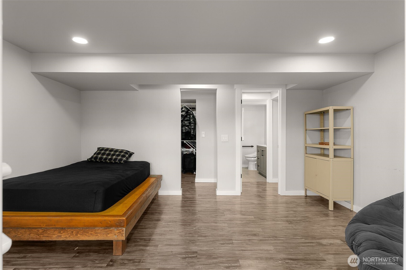 Lynnwood, Washington 98087, United States, 4 Bedrooms Bedrooms, ,4 BathroomsBathrooms,Residential,Pending,129433