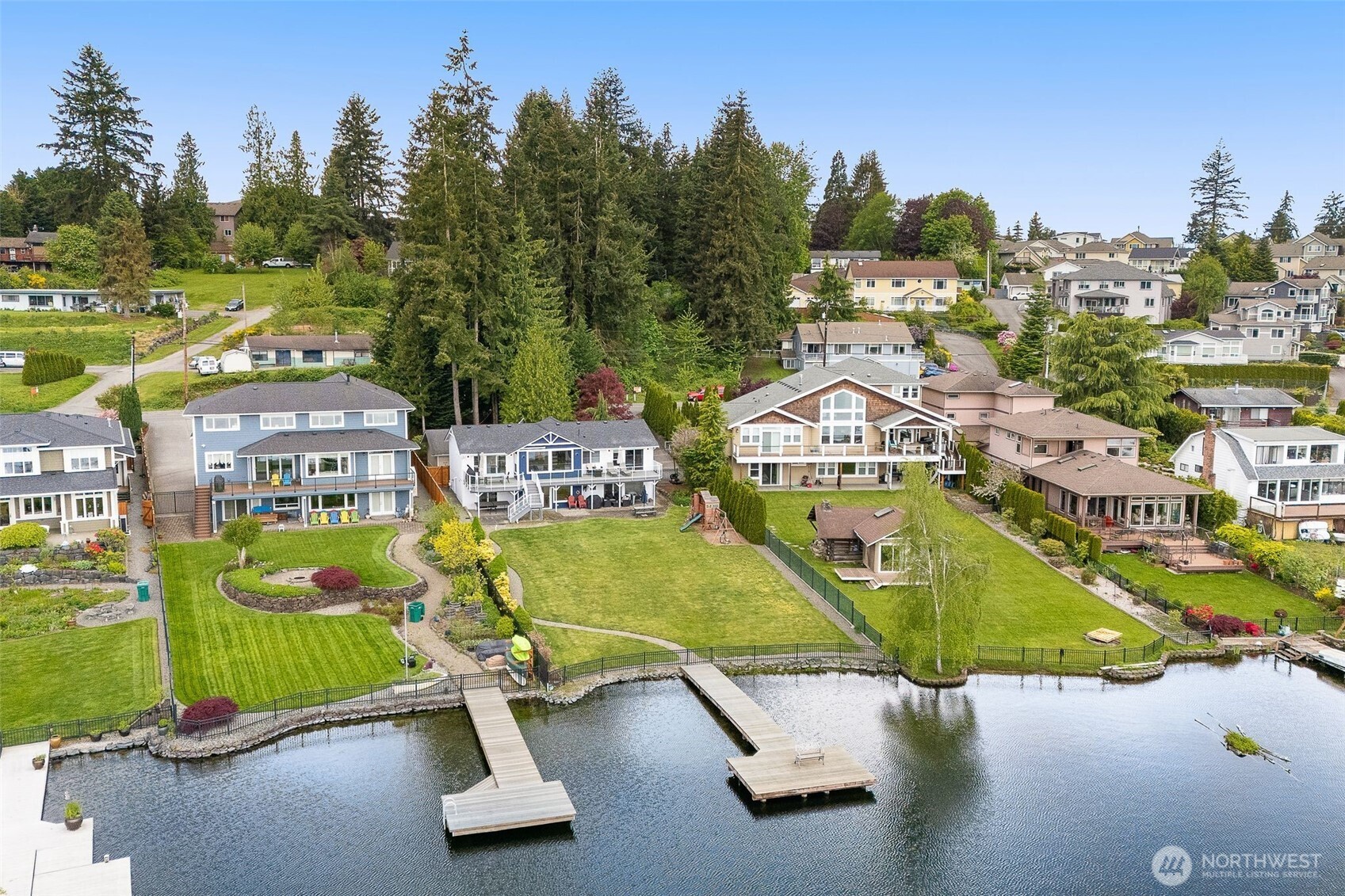 Lynnwood, Washington 98087, United States, 4 Bedrooms Bedrooms, ,4 BathroomsBathrooms,Residential,Pending,129433