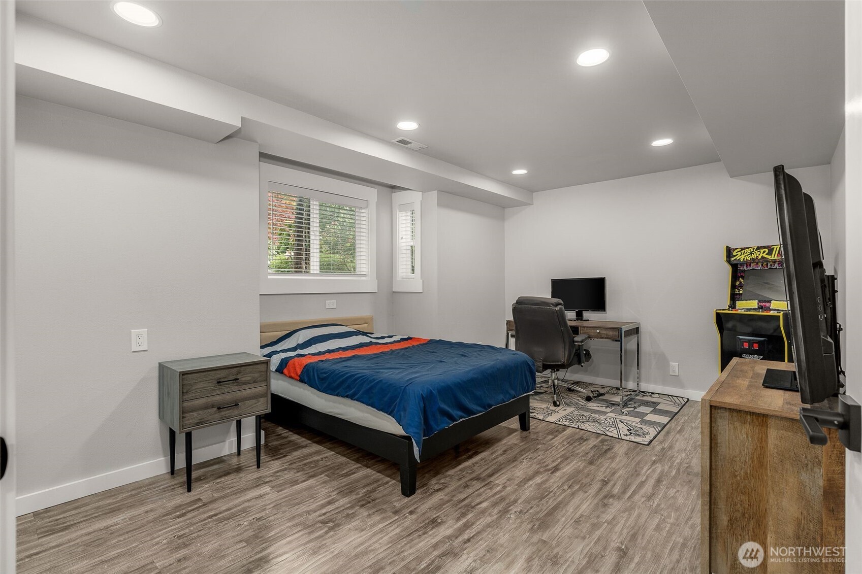 Lynnwood, Washington 98087, United States, 4 Bedrooms Bedrooms, ,4 BathroomsBathrooms,Residential,Pending,129433