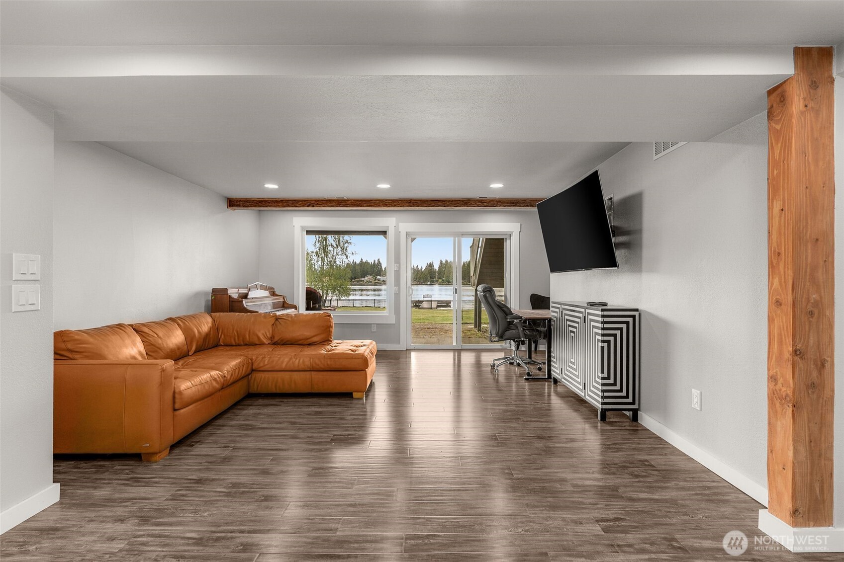 Lynnwood, Washington 98087, United States, 4 Bedrooms Bedrooms, ,4 BathroomsBathrooms,Residential,Pending,129433