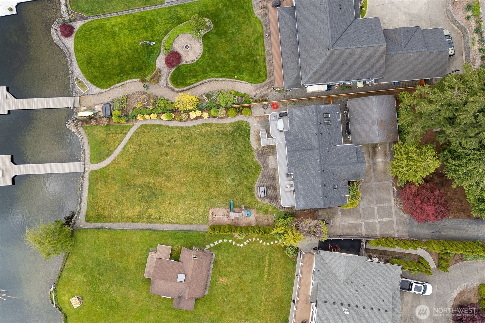 Lynnwood, Washington 98087, United States, 4 Bedrooms Bedrooms, ,4 BathroomsBathrooms,Residential,Pending,129433