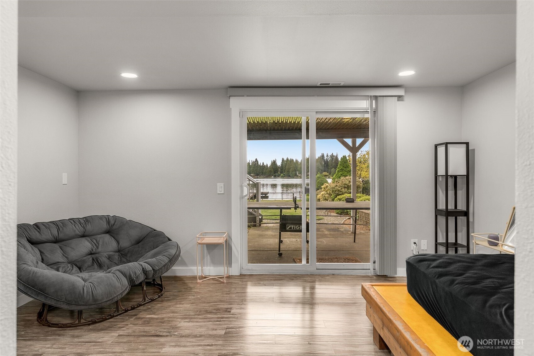 Lynnwood, Washington 98087, United States, 4 Bedrooms Bedrooms, ,4 BathroomsBathrooms,Residential,Pending,129433