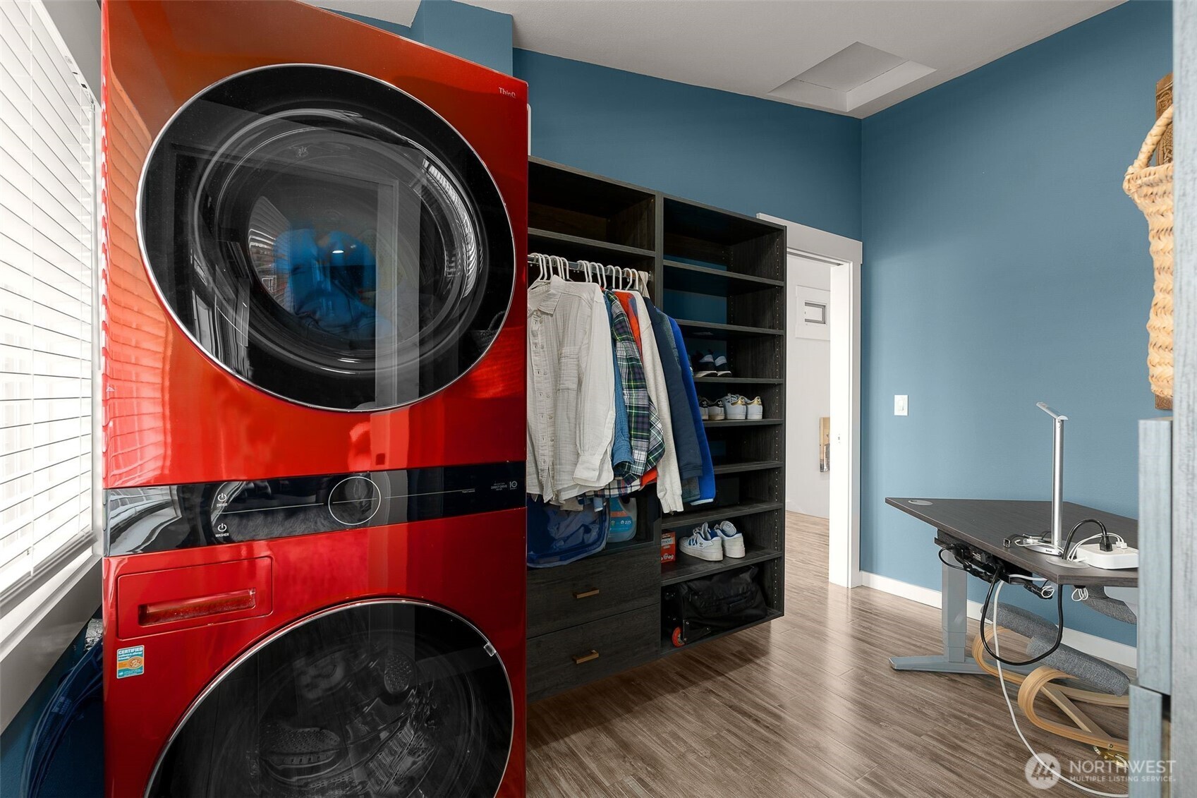 Lynnwood, Washington 98087, United States, 4 Bedrooms Bedrooms, ,4 BathroomsBathrooms,Residential,Pending,129433