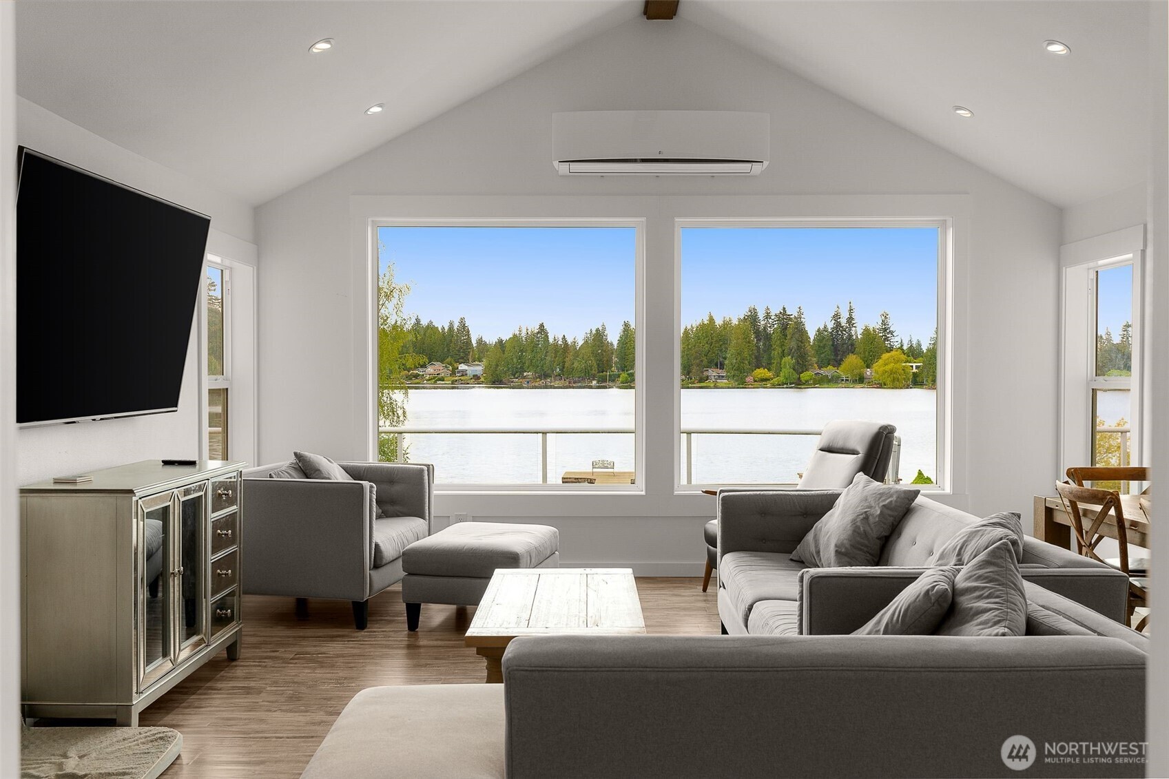 Lynnwood, Washington 98087, United States, 4 Bedrooms Bedrooms, ,4 BathroomsBathrooms,Residential,Pending,129433