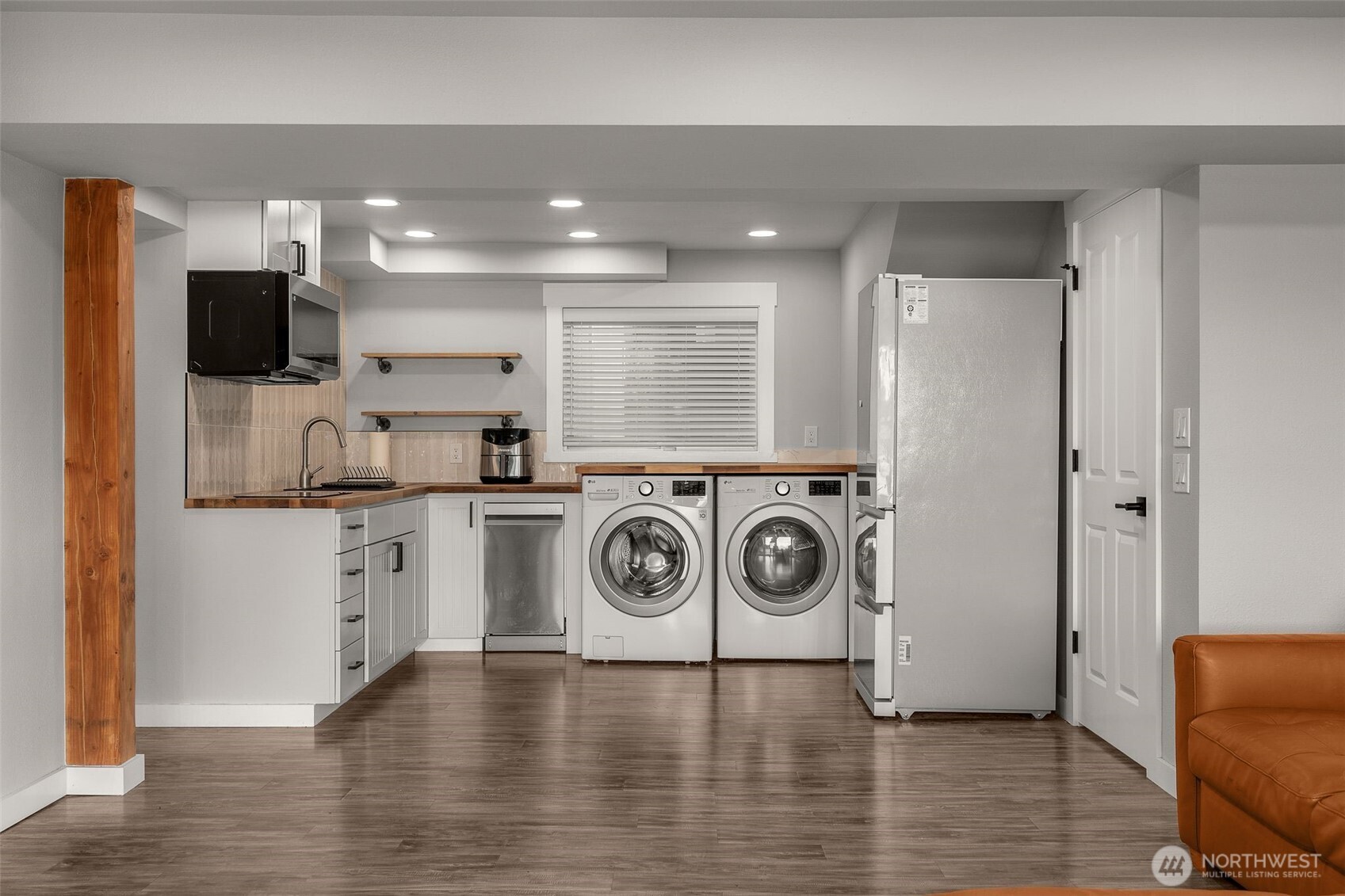 Lynnwood, Washington 98087, United States, 4 Bedrooms Bedrooms, ,4 BathroomsBathrooms,Residential,Pending,129433